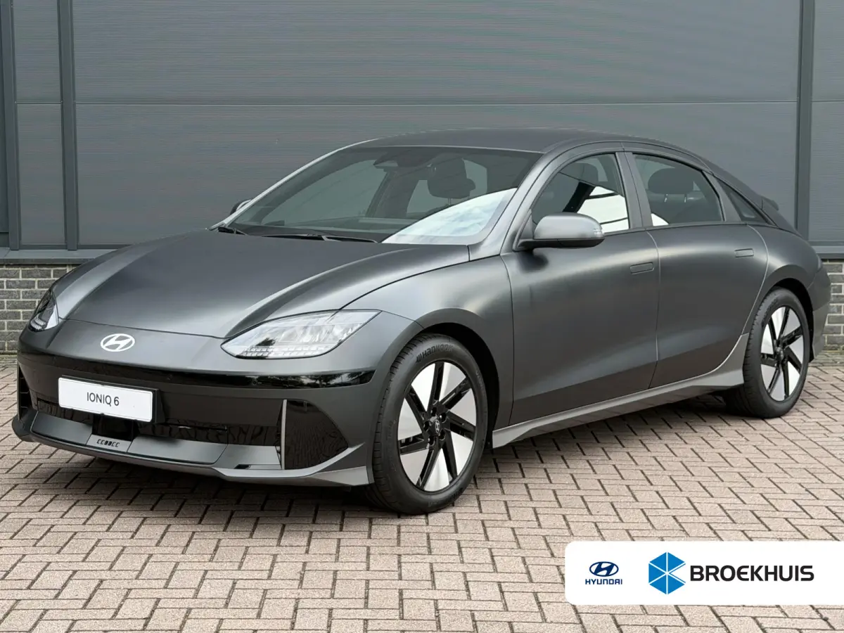 Style 53 kWh / Rijklaarprijs / Snel Leverbaar maar Beperkt Leverbaar / Dyamische Navigatie / Adaptive Cruise Control / Achteruitrijcamera / 18 Inch Lichtmetaal /