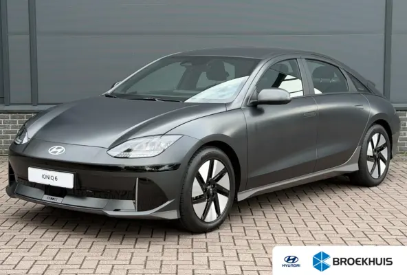 Style 53 kWh / Rijklaarprijs / Snel Leverbaar maar Beperkt Leverbaar / Dyamische Navigatie / Adaptive Cruise Control / Achteruitrijcamera / 18 Inch Lichtmetaal /