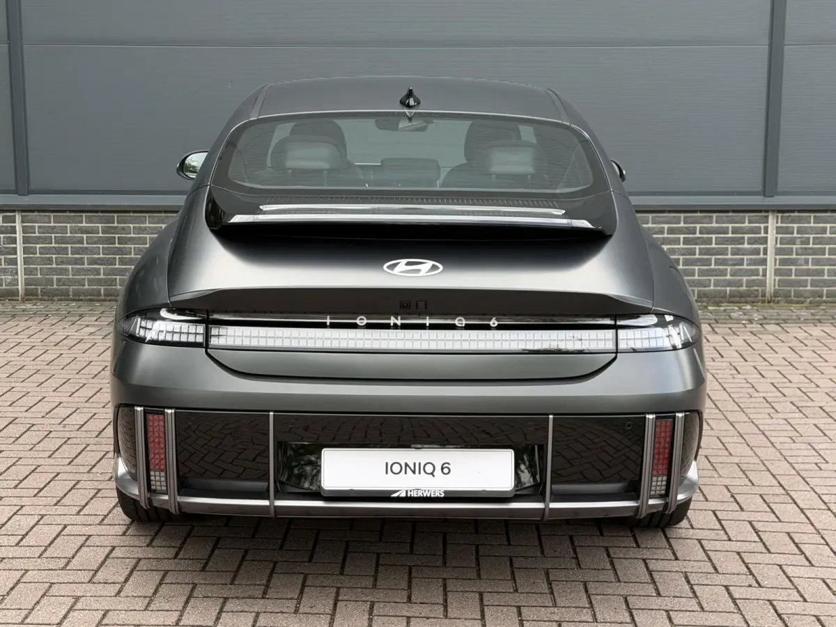 Style 53 kWh / Rijklaarprijs / Snel Leverbaar maar Beperkt Leverbaar / Dyamische Navigatie / Adaptive Cruise Control / Achteruitrijcamera / 18 Inch Lichtmetaal /
