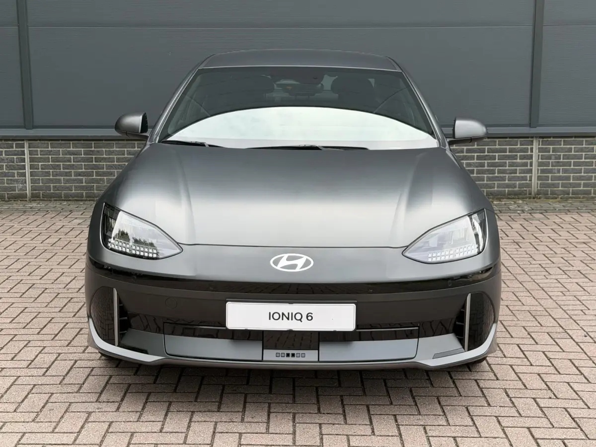 Style 53 kWh / Rijklaarprijs / Snel Leverbaar maar Beperkt Leverbaar / Dyamische Navigatie / Adaptive Cruise Control / Achteruitrijcamera / 18 Inch Lichtmetaal /
