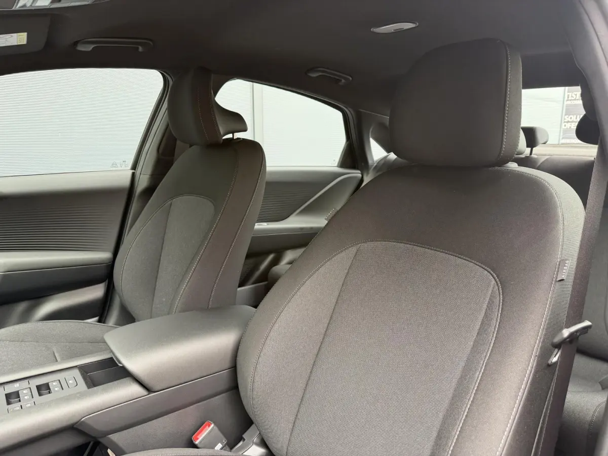 Style 53 kWh / Rijklaarprijs / Snel Leverbaar maar Beperkt Leverbaar / Dyamische Navigatie / Adaptive Cruise Control / Achteruitrijcamera / 18 Inch Lichtmetaal /
