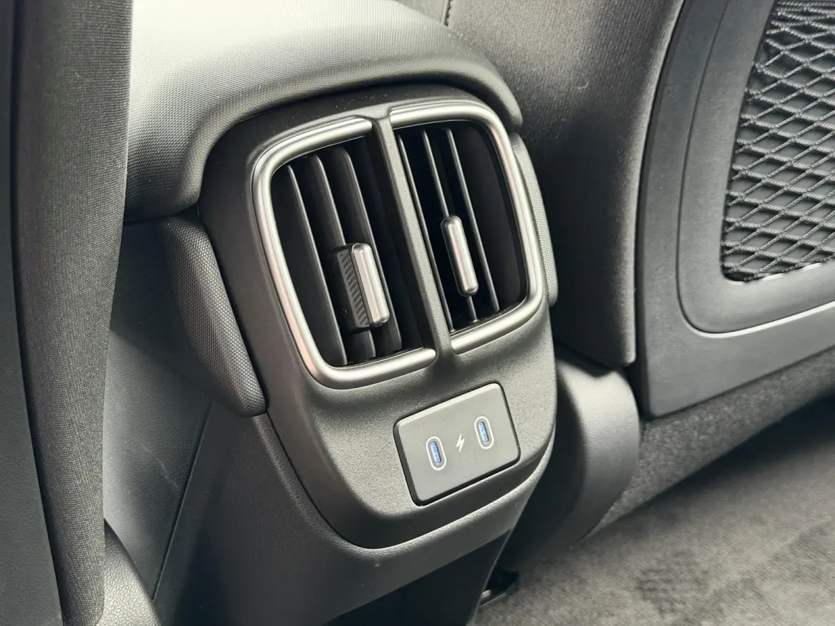 Style 53 kWh / Rijklaarprijs / Snel Leverbaar maar Beperkt Leverbaar / Dyamische Navigatie / Adaptive Cruise Control / Achteruitrijcamera / 18 Inch Lichtmetaal /