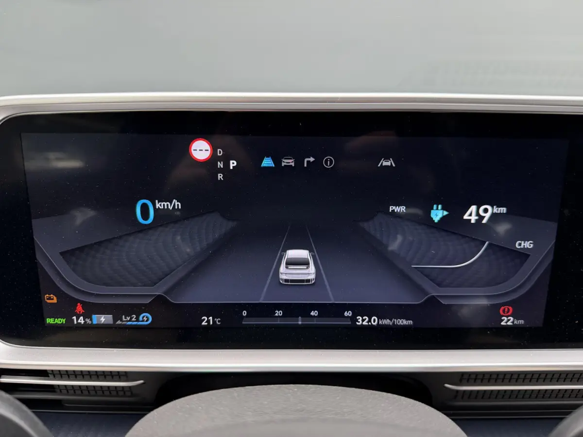 Style 53 kWh / Rijklaarprijs / Snel Leverbaar maar Beperkt Leverbaar / Dyamische Navigatie / Adaptive Cruise Control / Achteruitrijcamera / 18 Inch Lichtmetaal /