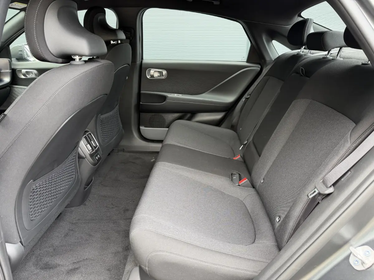 Style 53 kWh / Rijklaarprijs / Snel Leverbaar maar Beperkt Leverbaar / Dyamische Navigatie / Adaptive Cruise Control / Achteruitrijcamera / 18 Inch Lichtmetaal /