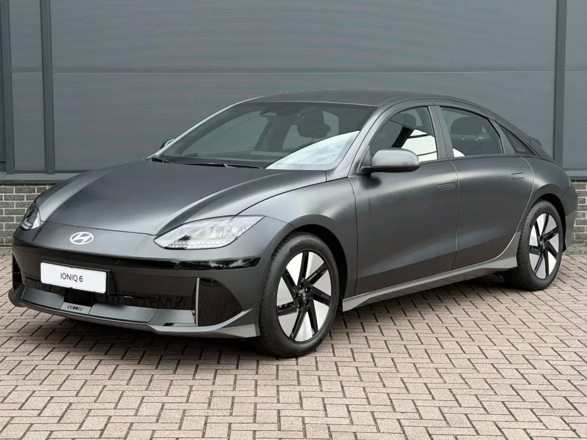 Style 53 kWh / Rijklaarprijs / Snel Leverbaar maar Beperkt Leverbaar / Dyamische Navigatie / Adaptive Cruise Control / Achteruitrijcamera / 18 Inch Lichtmetaal /
