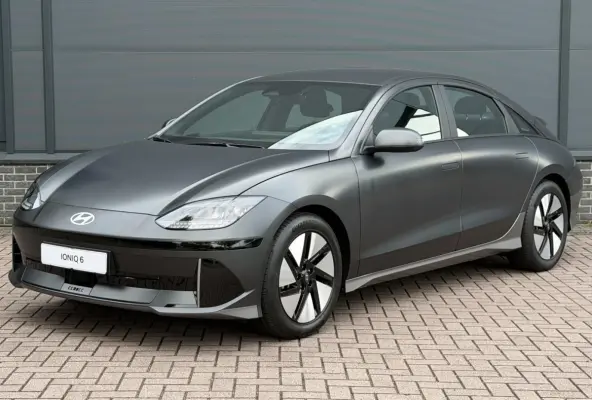 Style 53 kWh / Rijklaarprijs / Snel Leverbaar maar Beperkt Leverbaar / Dyamische Navigatie / Adaptive Cruise Control / Achteruitrijcamera / 18 Inch Lichtmetaal /
