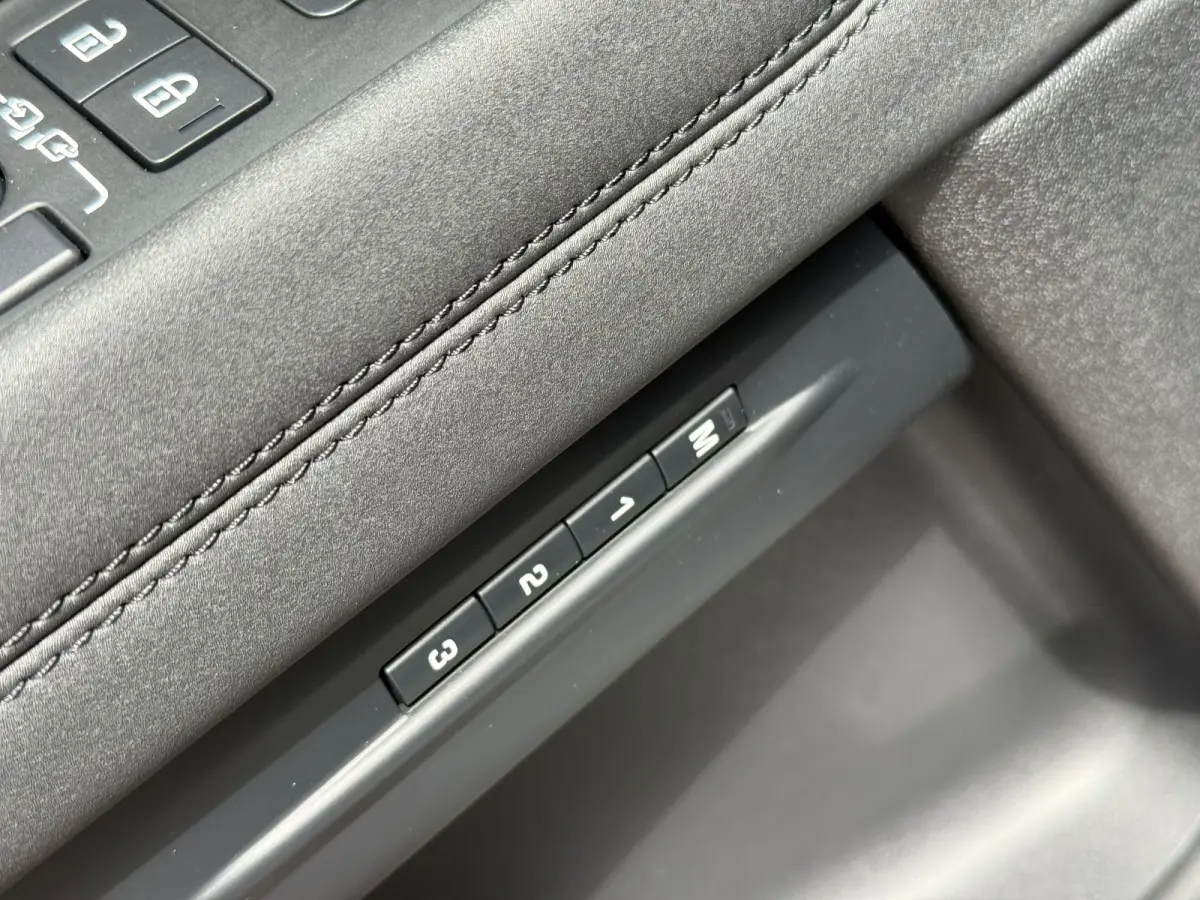 1.5 P300e AWD HSE / Schuif Kantel Dak / Elektrische Stoelen met Geheugen / Elektrische Achterklep / Apple Carplay&Android Auto / 360º Camera / 20'' LM Velgen / Keyless /