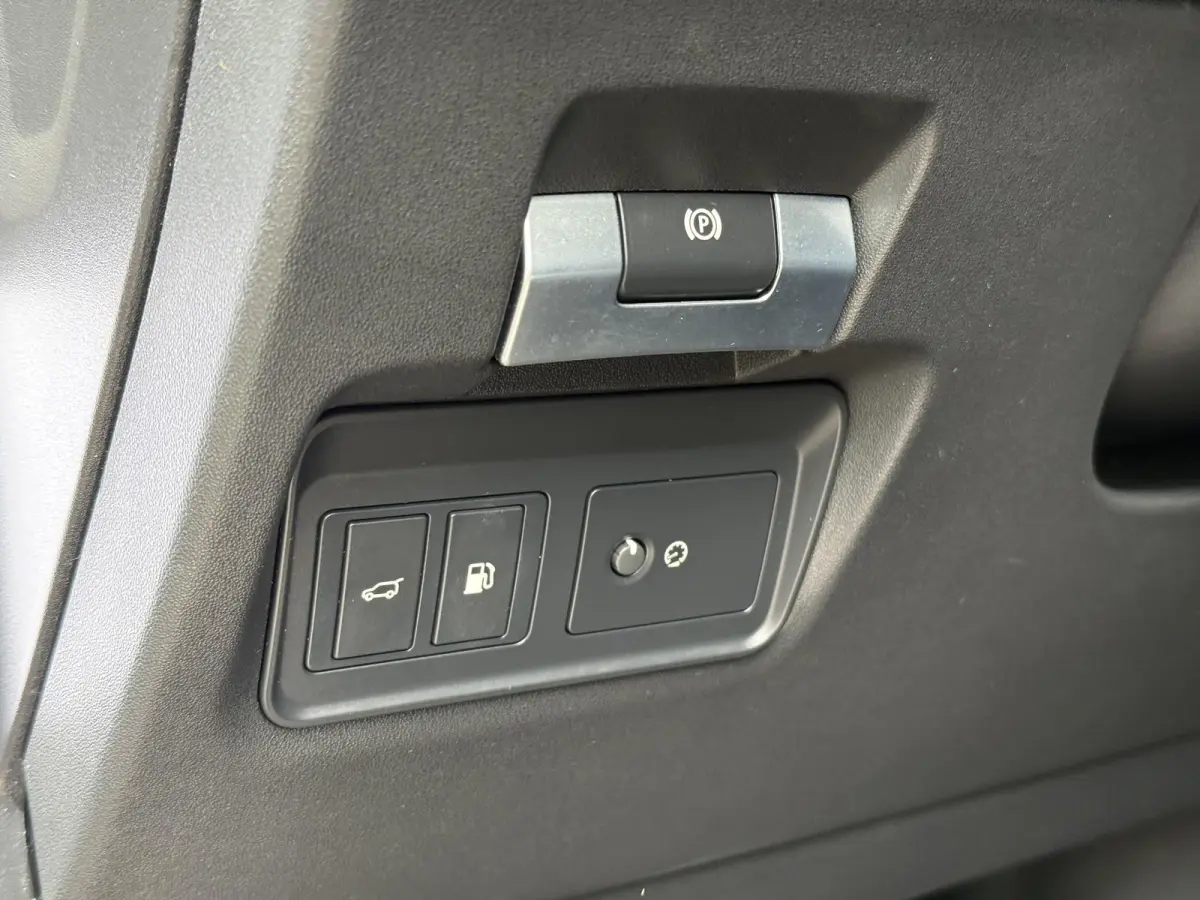 1.5 P300e AWD HSE / Schuif Kantel Dak / Elektrische Stoelen met Geheugen / Elektrische Achterklep / Apple Carplay&Android Auto / 360º Camera / 20'' LM Velgen / Keyless /
