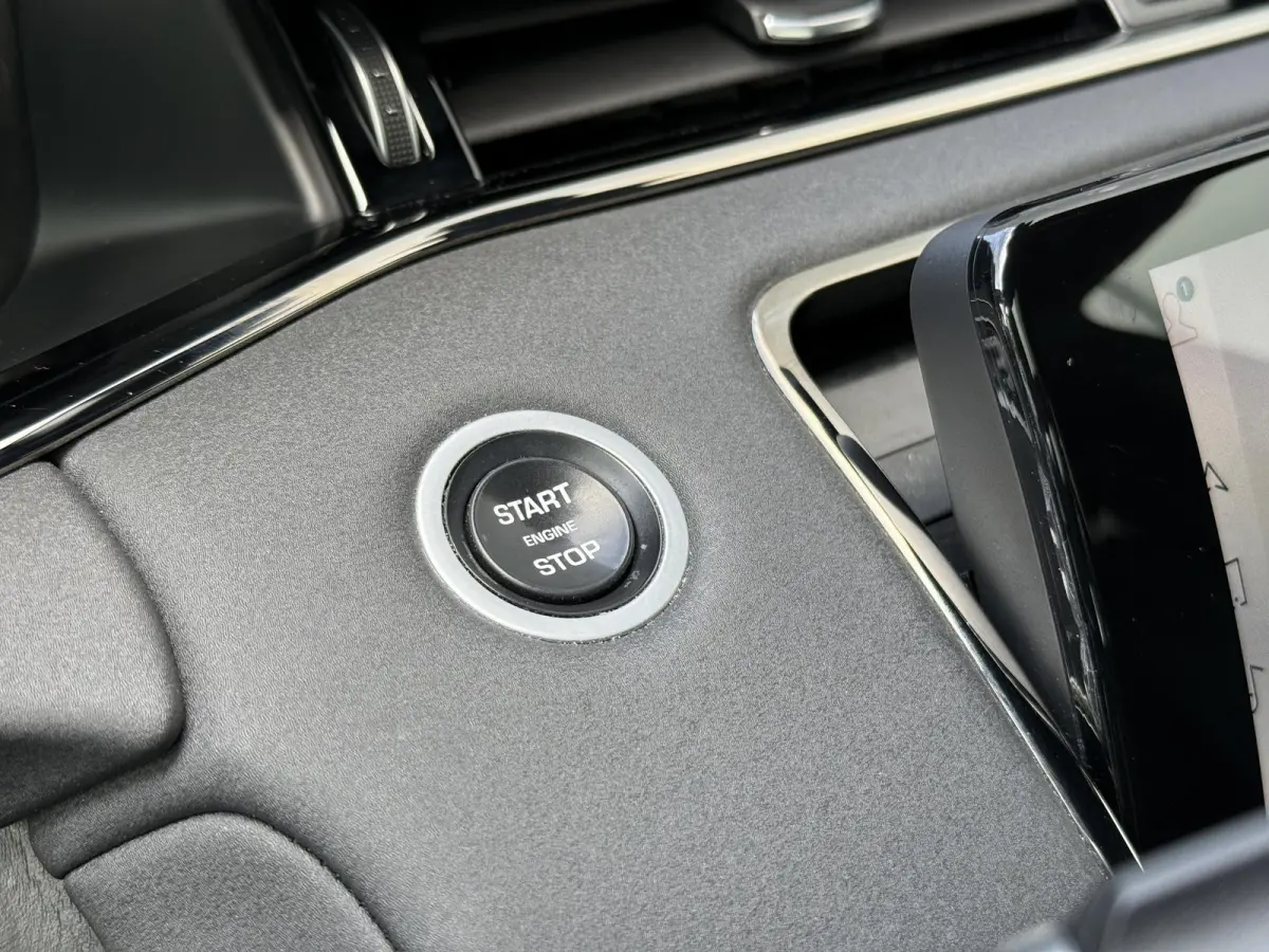 1.5 P300e AWD HSE / Schuif Kantel Dak / Elektrische Stoelen met Geheugen / Elektrische Achterklep / Apple Carplay&Android Auto / 360º Camera / 20'' LM Velgen / Keyless /