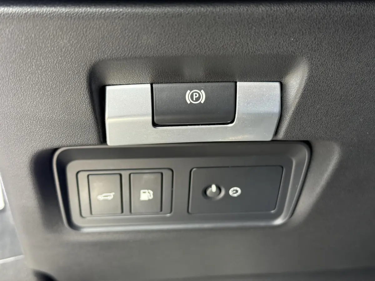 1.5 P300e AWD HSE / Schuif Kantel Dak / Elektrische Stoelen met Geheugen / Elektrische Achterklep / Apple Carplay&Android Auto / 360º Camera / 20'' LM Velgen / Keyless /