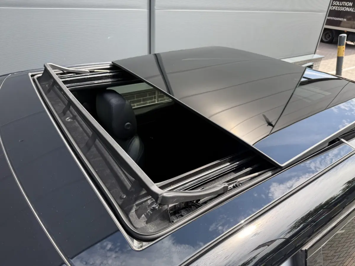 1.5 P300e AWD HSE / Schuif Kantel Dak / Elektrische Stoelen met Geheugen / Elektrische Achterklep / Apple Carplay&Android Auto / 360º Camera / 20'' LM Velgen / Keyless /