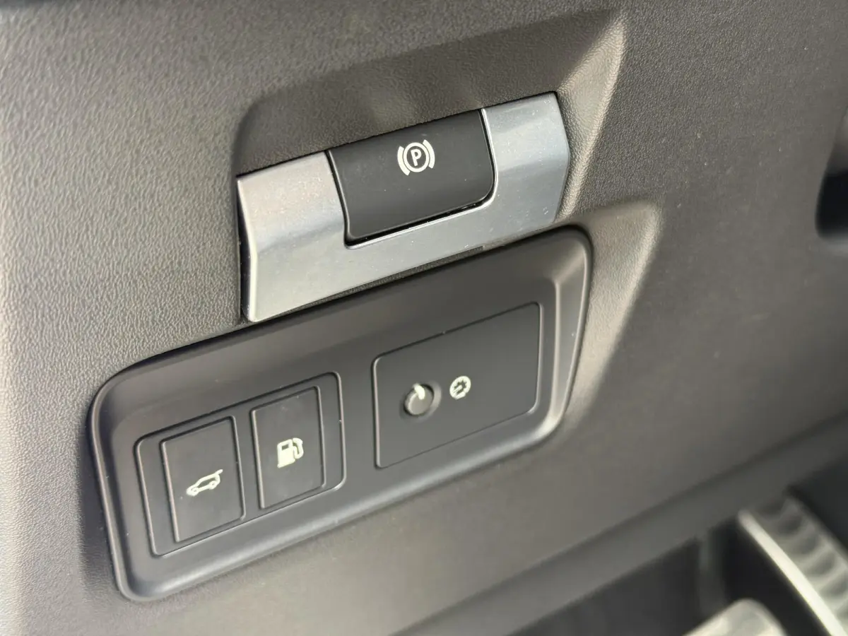 1.5 P300e AWD HSE / Schuif Kantel Dak / Elektrische Stoelen met Geheugen / Elektrische Achterklep / Apple Carplay&Android Auto / 360º Camera / 20'' LM Velgen / Keyless /