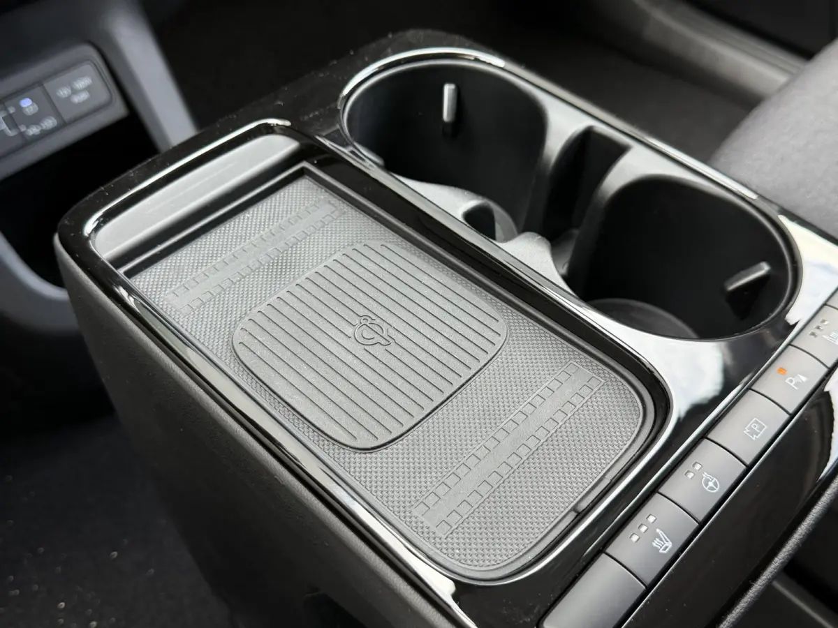 Standard Range Pure Edition 63 kWh / Snel Leverbaar / Stoelverwarming Voor + Achter / Stuurverwarming / BOSE Audio / Achteruitrijcamera / Elek. Achterklep / LED Verlichting /
