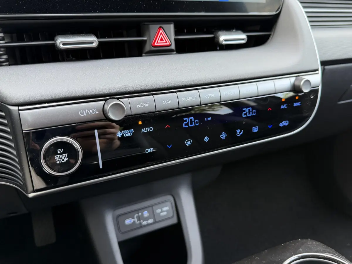 Standard Range Pure Edition 63 kWh / Snel Leverbaar / Stoelverwarming Voor + Achter / Stuurverwarming / BOSE Audio / Achteruitrijcamera / Elek. Achterklep / LED Verlichting /
