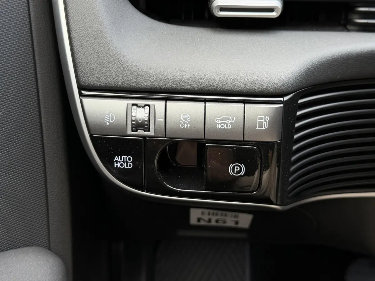 Standard Range Pure Edition 63 kWh / Snel Leverbaar / Stoelverwarming Voor + Achter / Stuurverwarming / BOSE Audio / Achteruitrijcamera / Elek. Achterklep / LED Verlichting /