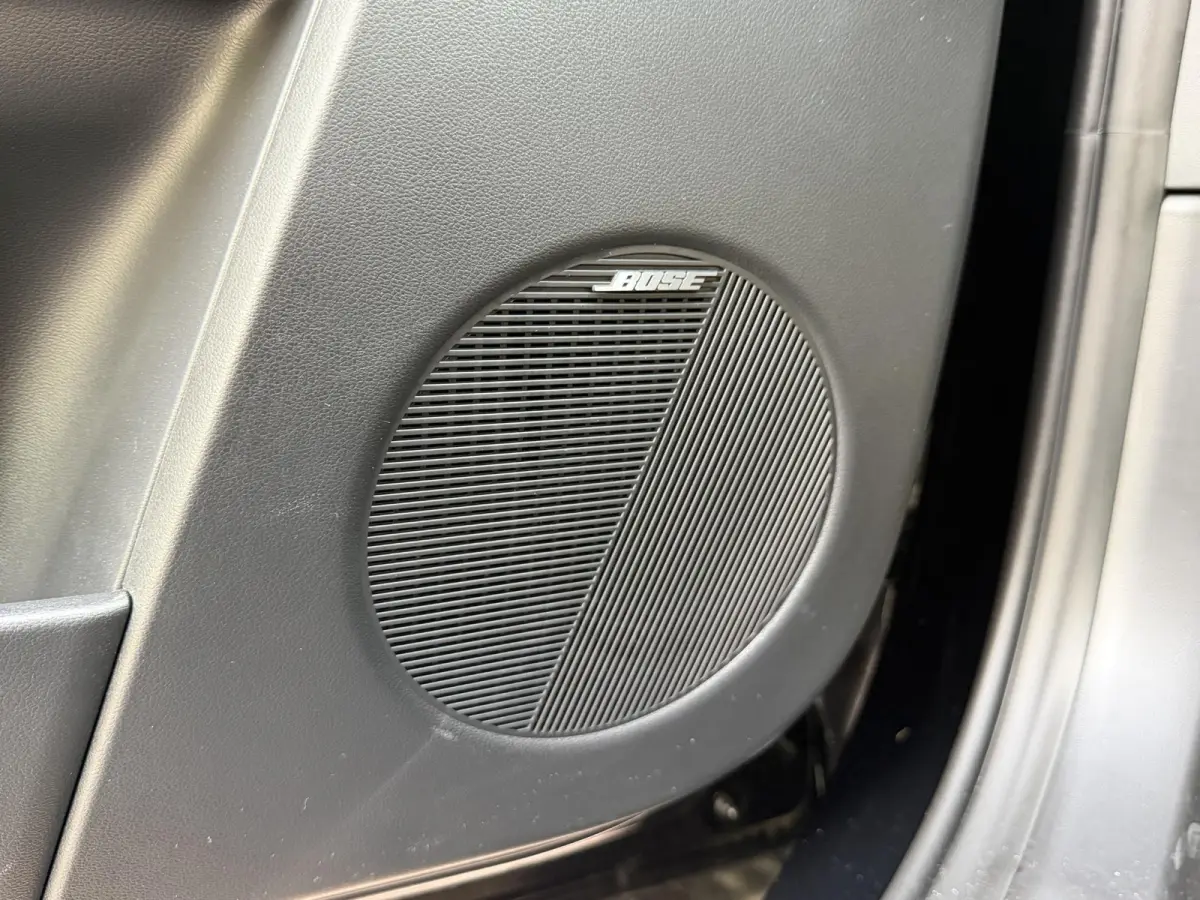 Standard Range Pure Edition 63 kWh / Snel Leverbaar / Stoelverwarming Voor + Achter / Stuurverwarming / BOSE Audio / Achteruitrijcamera / Elek. Achterklep / LED Verlichting /