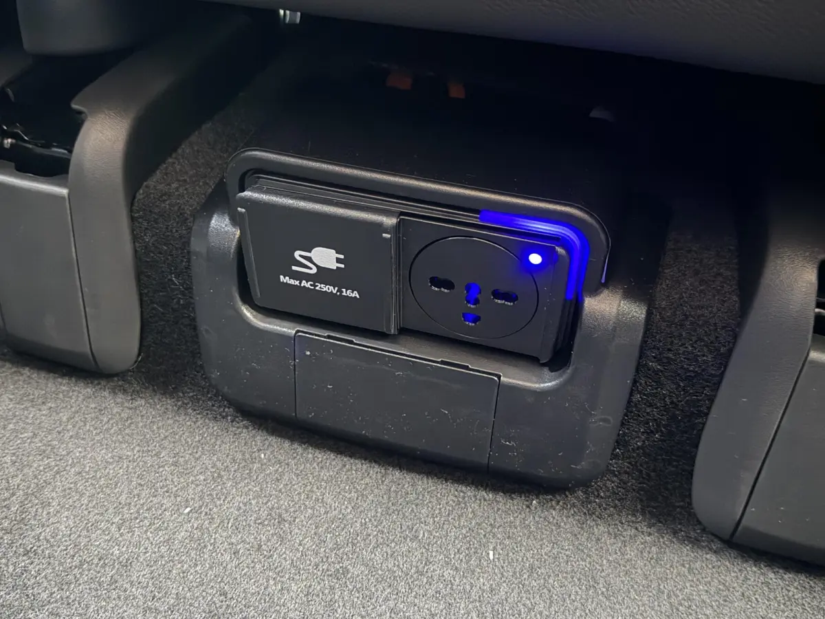 Standard Range Pure Edition 63 kWh / Snel Leverbaar / Stoelverwarming Voor + Achter / Stuurverwarming / BOSE Audio / Achteruitrijcamera / Elek. Achterklep / LED Verlichting /