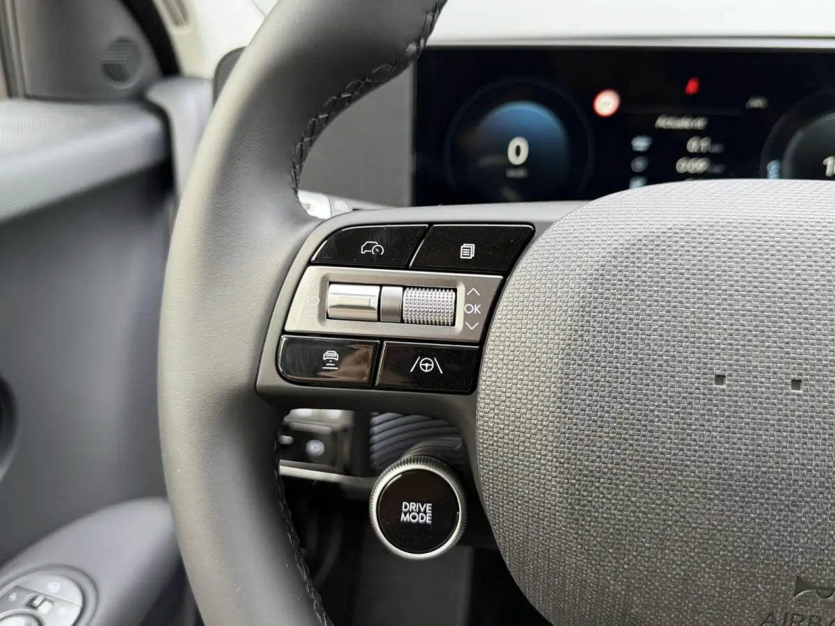 Standard Range Pure Edition 63 kWh / Snel Leverbaar / Stoelverwarming Voor + Achter / Stuurverwarming / BOSE Audio / Achteruitrijcamera / Elek. Achterklep / LED Verlichting /