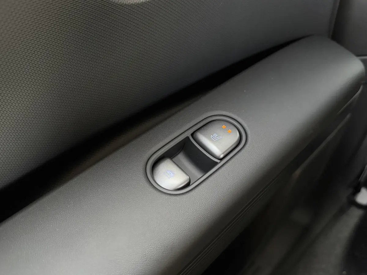 Standard Range Pure Edition 63 kWh / Snel Leverbaar / Stoelverwarming Voor + Achter / Stuurverwarming / BOSE Audio / Achteruitrijcamera / Elek. Achterklep / LED Verlichting /