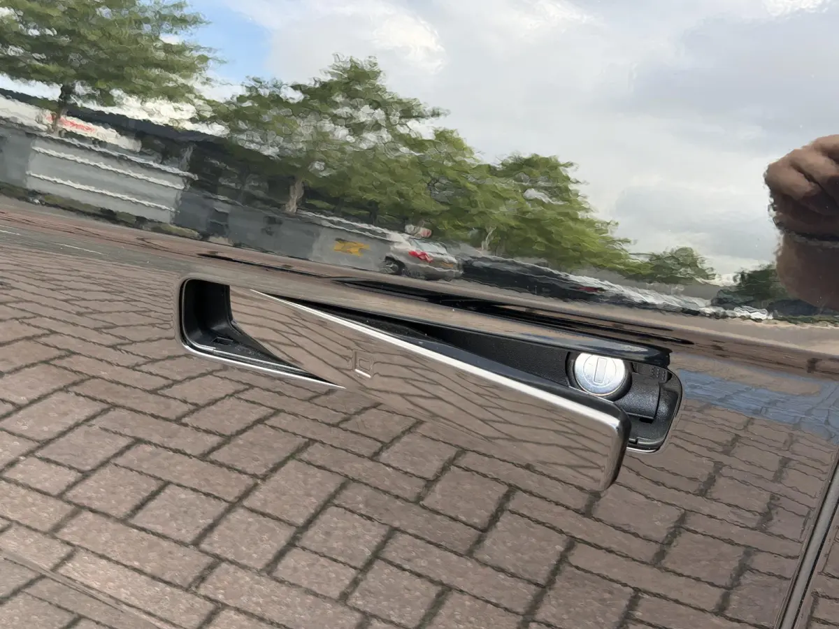 Standard Range Pure Edition 63 kWh / Snel Leverbaar / Stoelverwarming Voor + Achter / Stuurverwarming / BOSE Audio / Achteruitrijcamera / Elek. Achterklep / LED Verlichting /