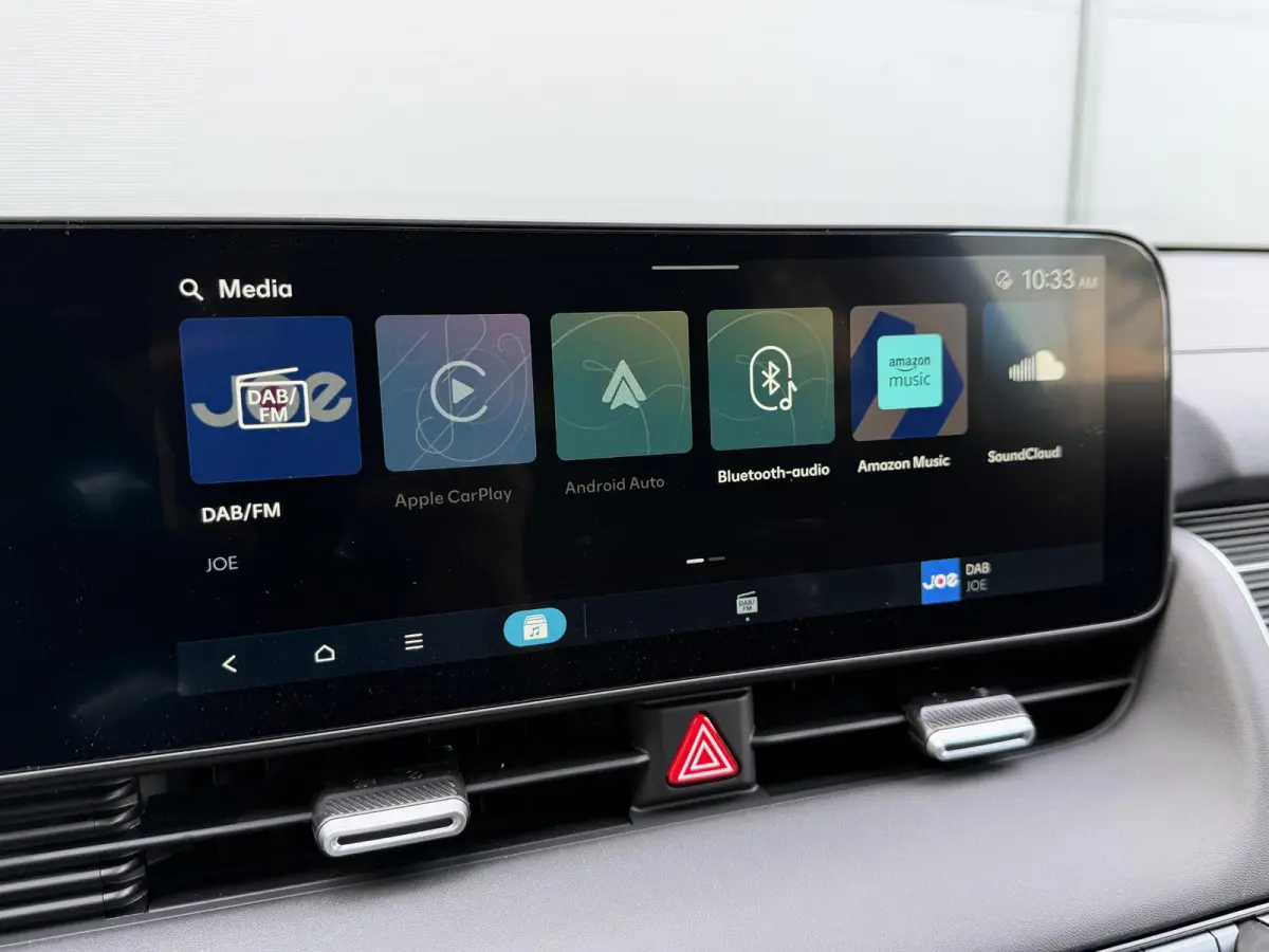 Standard Range Pure Edition 63 kWh / Snel Leverbaar / Stoelverwarming Voor + Achter / Stuurverwarming / BOSE Audio / Achteruitrijcamera / Elek. Achterklep / LED Verlichting /