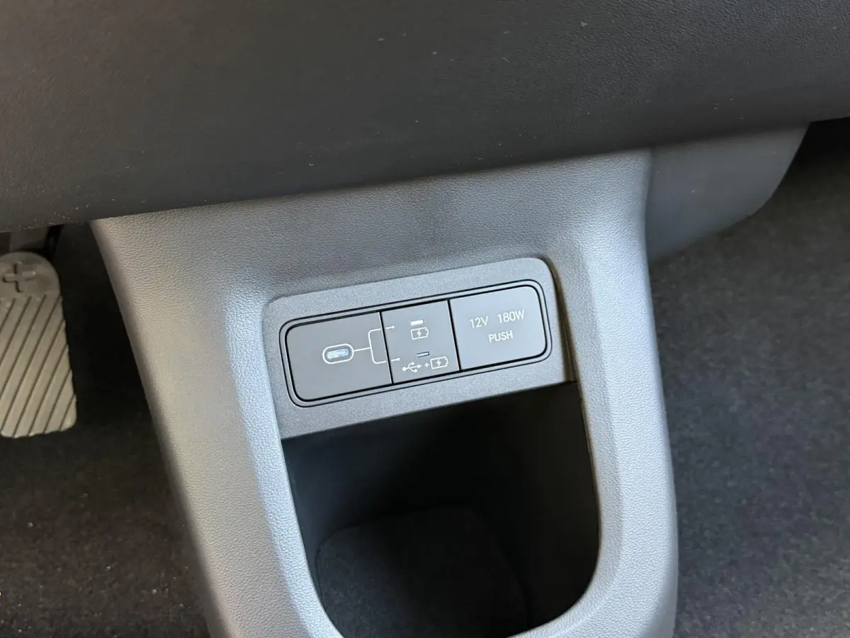 Standard Range Pure Edition 63 kWh / Snel Leverbaar / Stoelverwarming Voor + Achter / Stuurverwarming / BOSE Audio / Achteruitrijcamera / Elek. Achterklep / LED Verlichting /