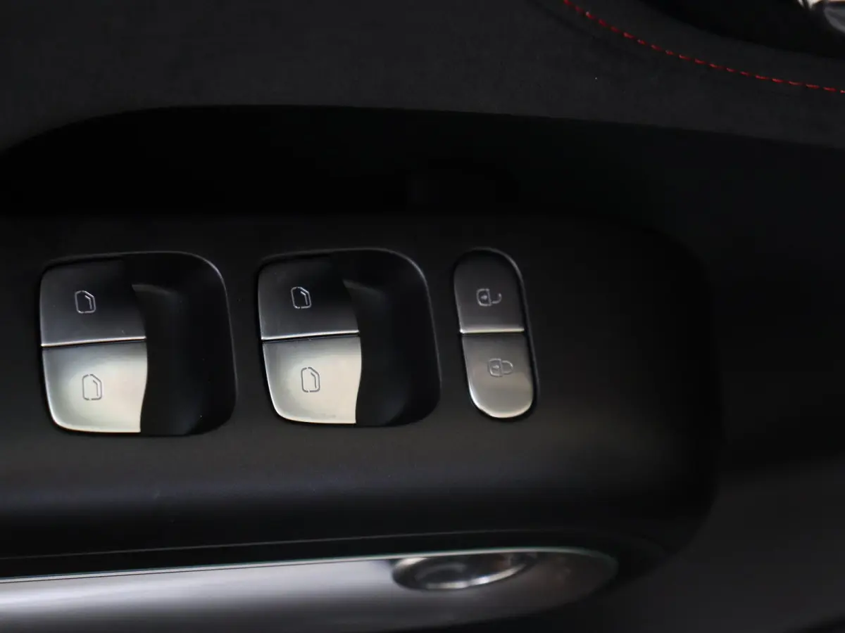 Brabus 100 kWh / Memory-Stoelen / Carplay / 360Graden-Camera /