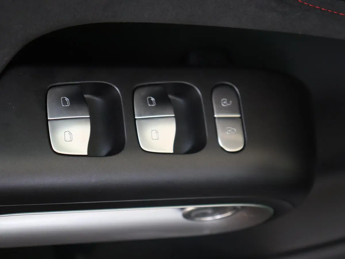 Brabus 100 kWh / Memory-Stoelen / Carplay / 360Graden-Camera /