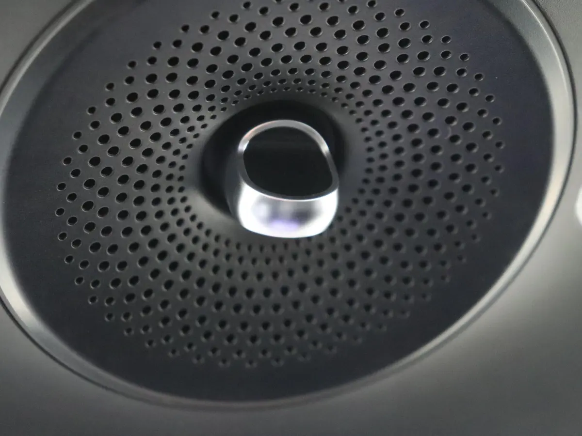 Pro / Verwarmd stuurwiel/ Keyless entry/ 13-inch OLED centraal scherm/ Stoelverwarming voorstoelen