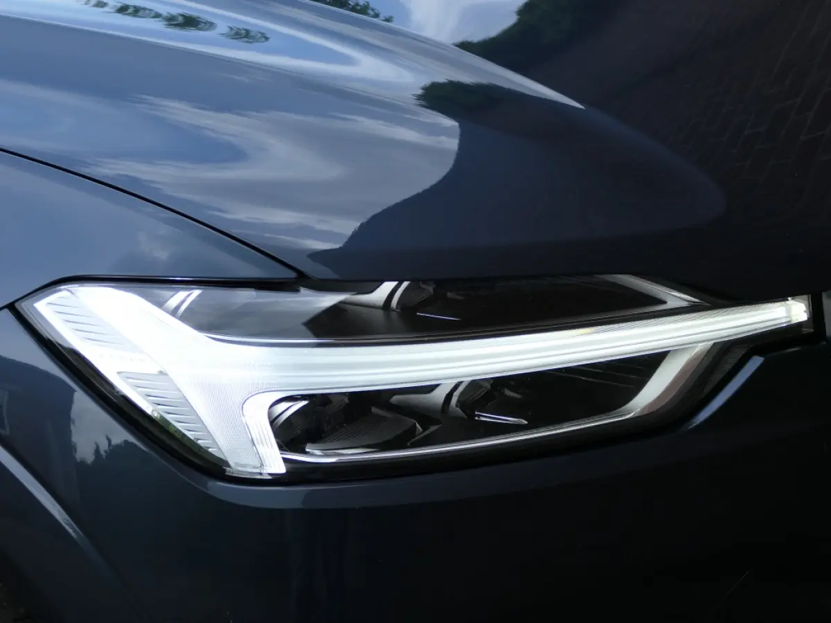 T5 AUT Momentum / Sport Leer / Blis / Apple CarPlay