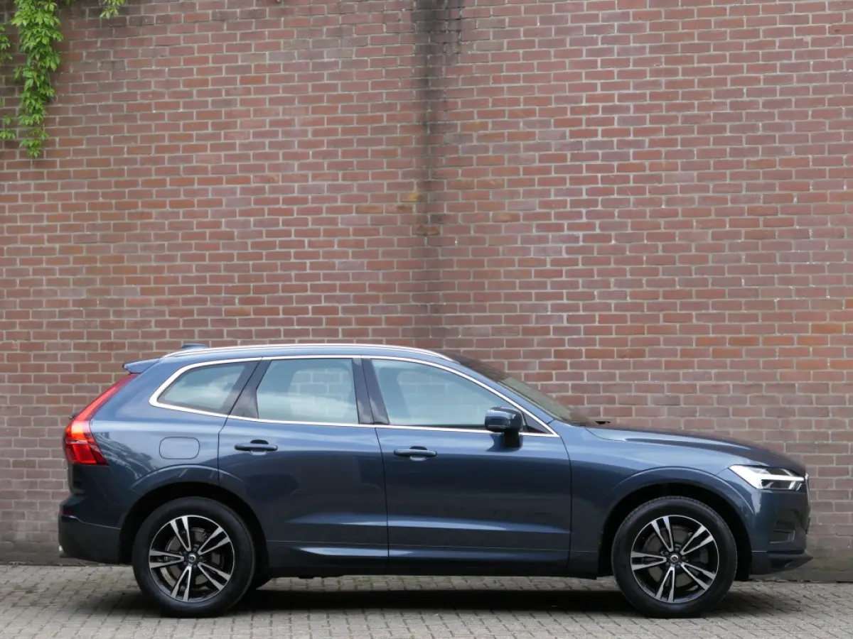 T5 AUT Momentum / Sport Leer / Blis / Apple CarPlay