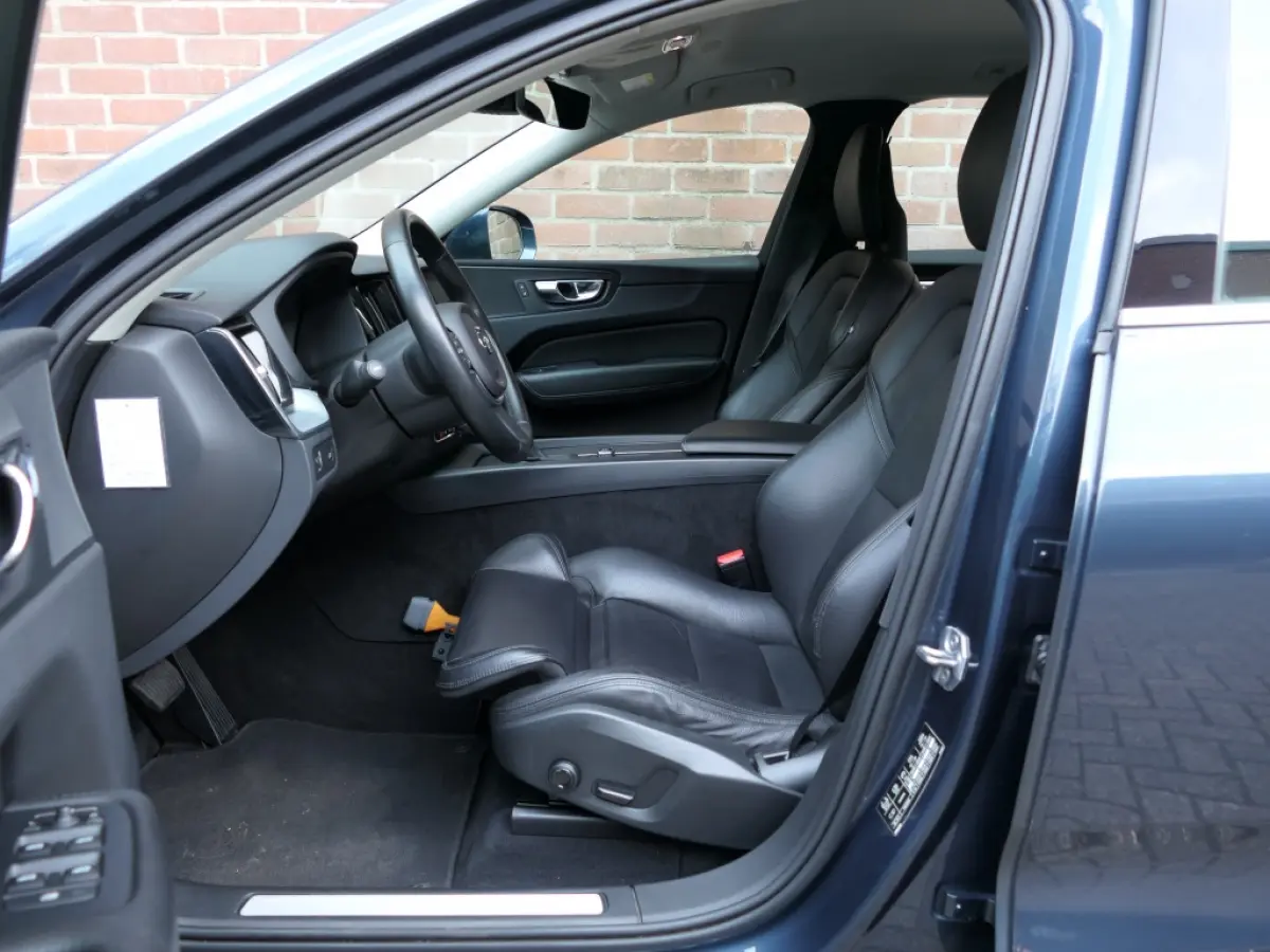 T5 AUT Momentum / Sport Leer / Blis / Apple CarPlay