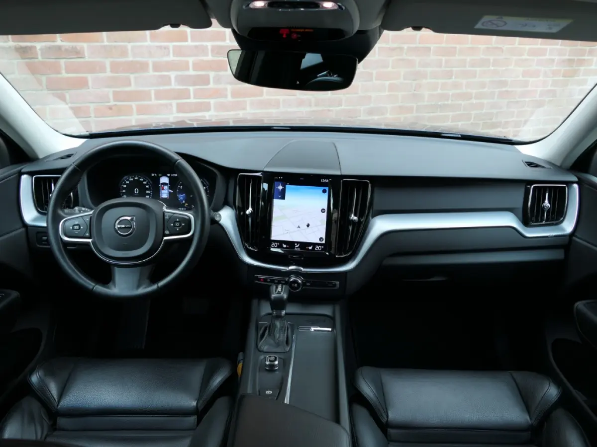 T5 AUT Momentum / Sport Leer / Blis / Apple CarPlay