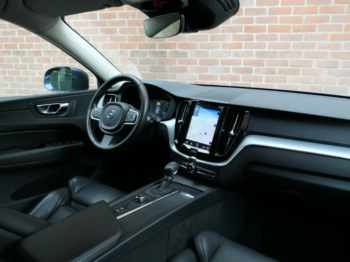 T5 AUT Momentum / Sport Leer / Blis / Apple CarPlay