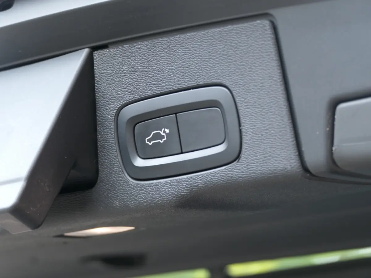 T5 AUT Momentum / Sport Leer / Blis / Apple CarPlay