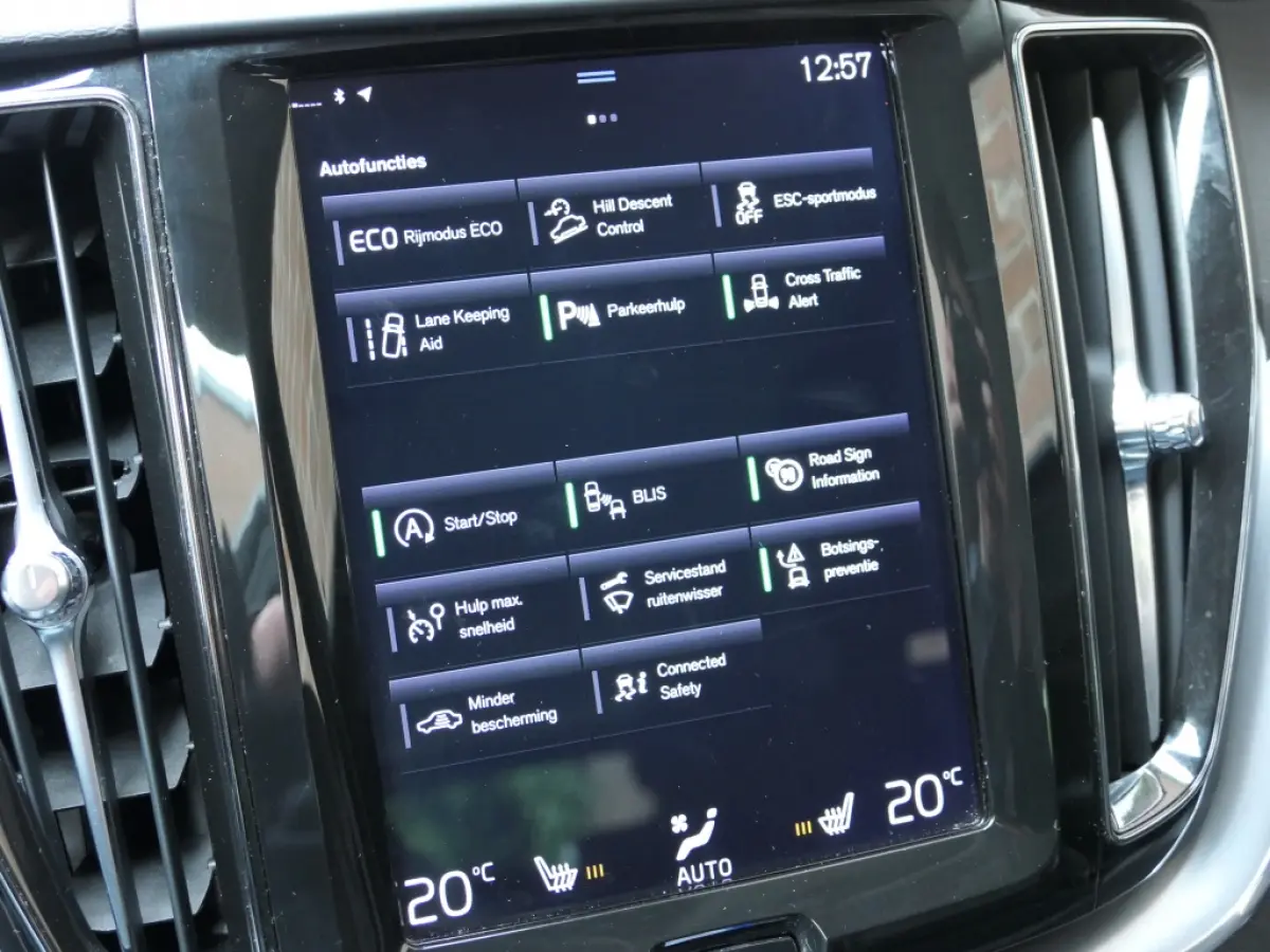 T5 AUT Momentum / Sport Leer / Blis / Apple CarPlay