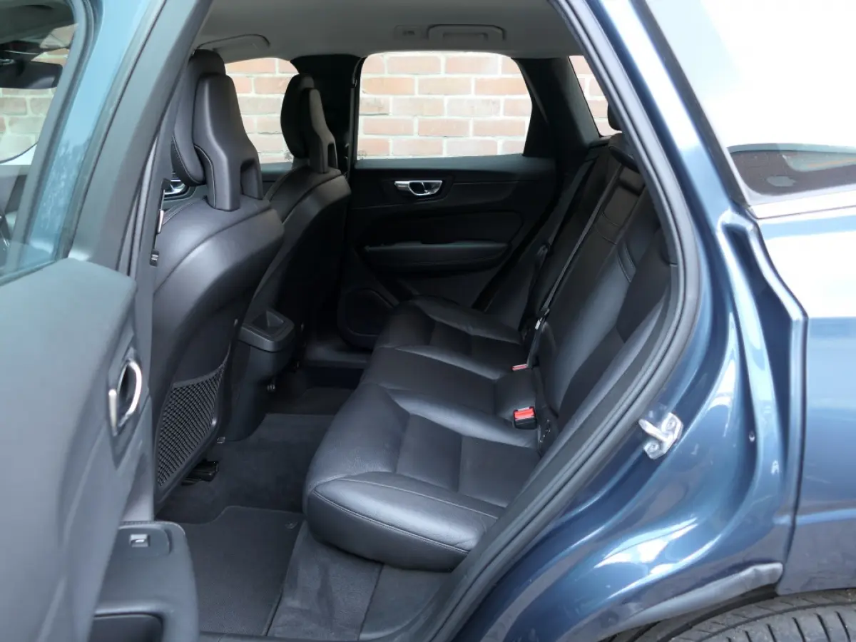 T5 AUT Momentum / Sport Leer / Blis / Apple CarPlay