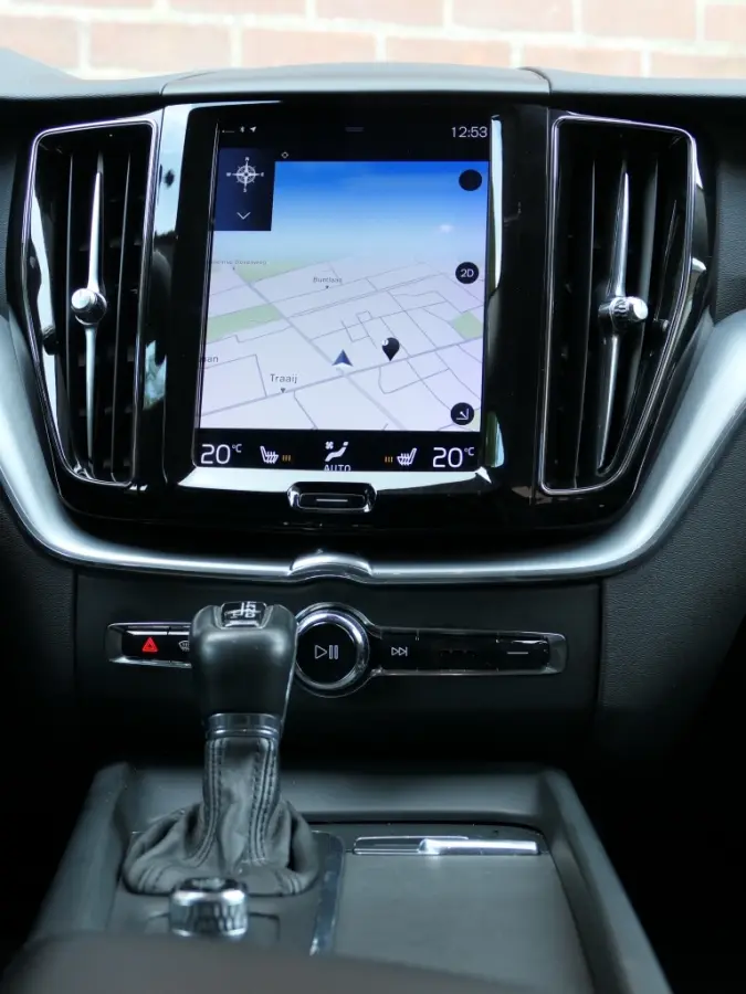 T5 AUT Momentum / Sport Leer / Blis / Apple CarPlay
