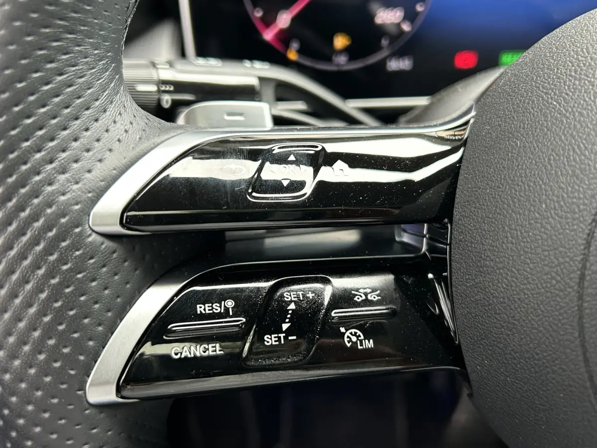 AMG Coupé // Burmester // Distronic // Panoramadak // 360 Camera // Memory // Treeplanken // 20" Multi Spaak Velgen // Achterspoiler
