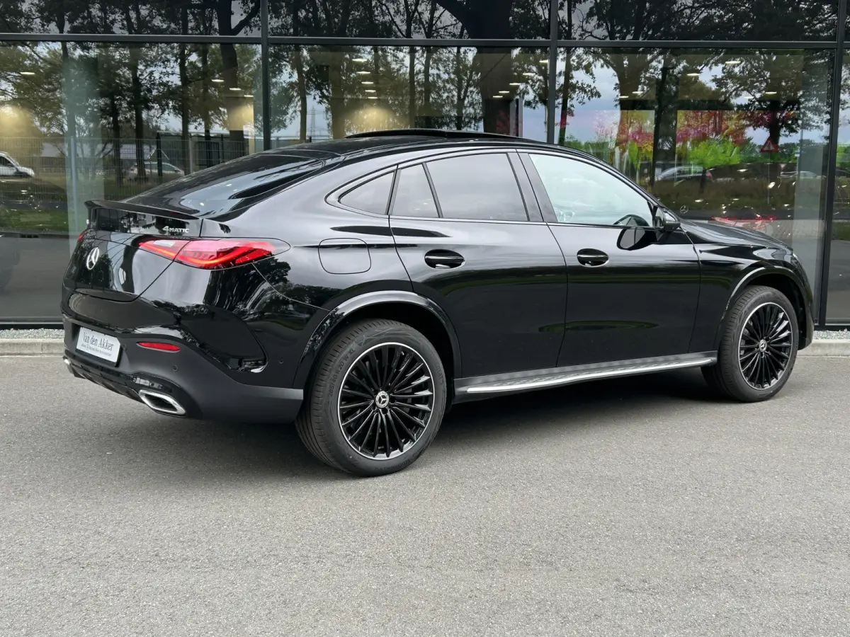 AMG Coupé // Burmester // Distronic // Panoramadak // 360 Camera // Memory // Treeplanken // 20" Multi Spaak Velgen // Achterspoiler
