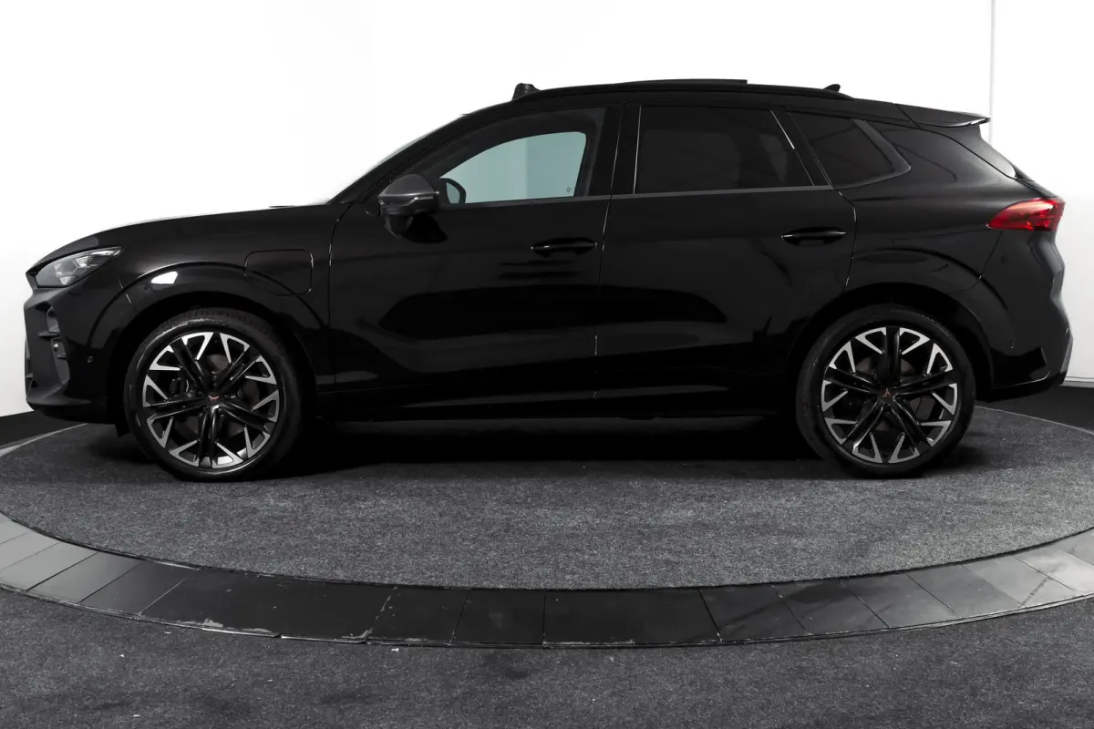 1.5 TSI e-Hybrid 272 PK VZ Performance | S/K-Panodak | Elek. Trekhaak | Matrix LED | Sennheiser | Elek. stoelen | Adapt. Cruise | Stoel-+Stuurverw. | 360 Camera | NAV+App. Connect | ECC | LM