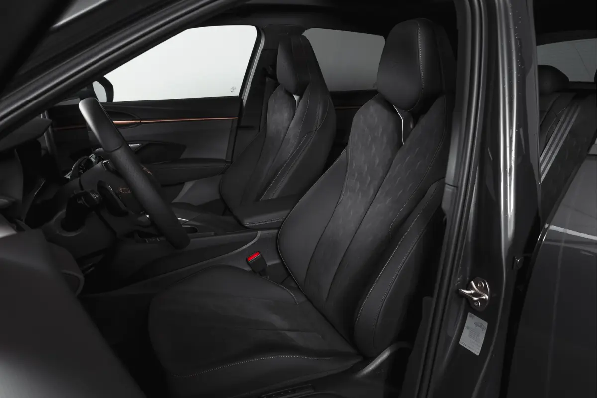 1.5 TSI e-Hybrid 272 PK VZ Performance | S/K-Panodak | Elek. Trekhaak | Matrix LED | Sennheiser | Elek. stoelen | Adapt. Cruise | Stoel-+Stuurverw. | 360 Camera | NAV+App. Connect | ECC | LM