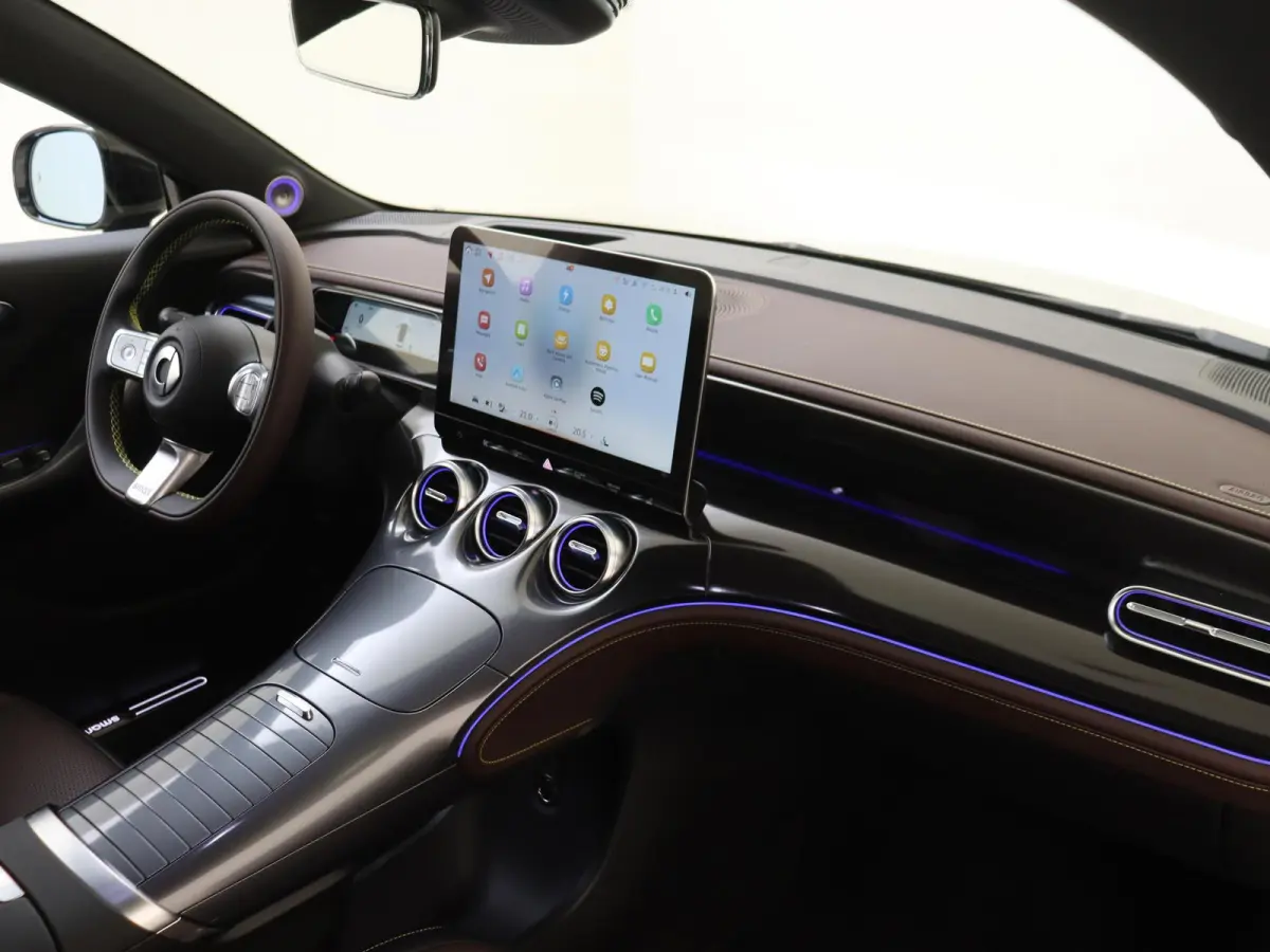 Premium 66 kWh / Elektrische-Stoelen / Apple-Android auto / Stoelverwarming / 360Graden-Camera /