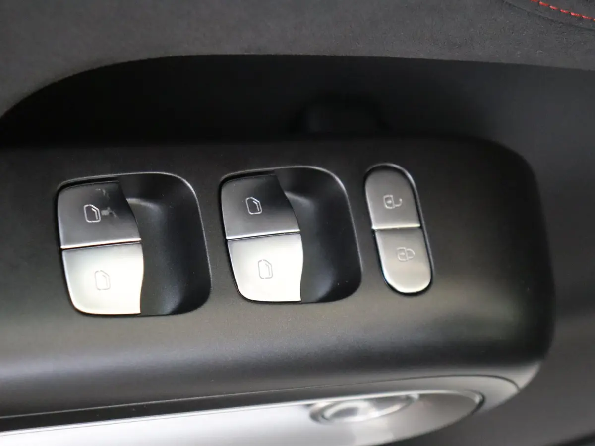 Brabus 100 kWh / Memory-Stoelen / 360Graden-Camera / Smartphone-Intergratie /