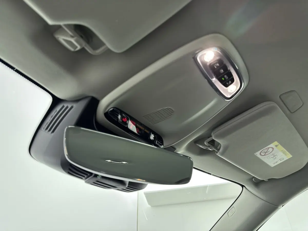 2.0 T8 Twin Engine AWD Inscription Intro Edition | Trekhaak | Keyless | BLIS | PDC V+A en Camera | Stoelgeheugen | Stoel + Stuurverwarming |