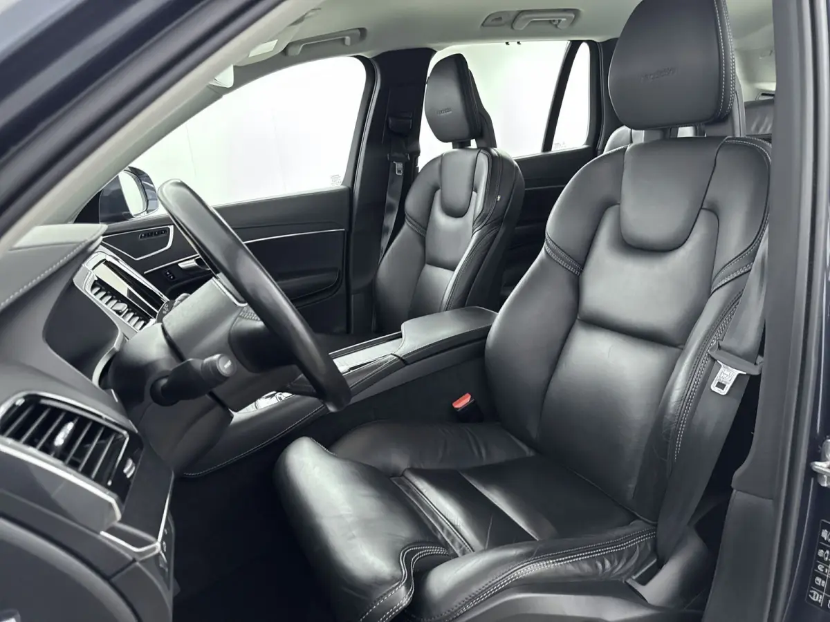 2.0 T8 Twin Engine AWD Inscription Intro Edition | Trekhaak | Keyless | BLIS | PDC V+A en Camera | Stoelgeheugen | Stoel + Stuurverwarming |