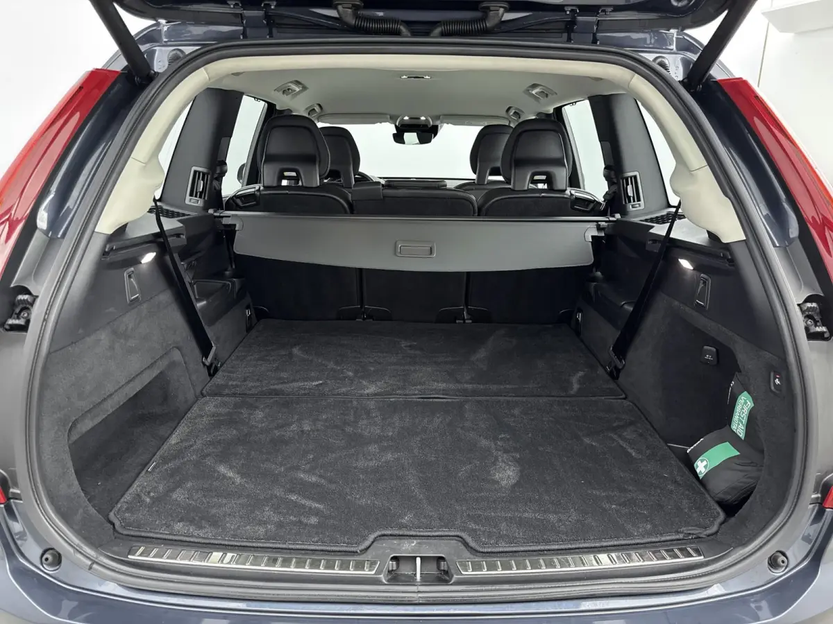 2.0 T8 Twin Engine AWD Inscription Intro Edition | Trekhaak | Keyless | BLIS | PDC V+A en Camera | Stoelgeheugen | Stoel + Stuurverwarming |