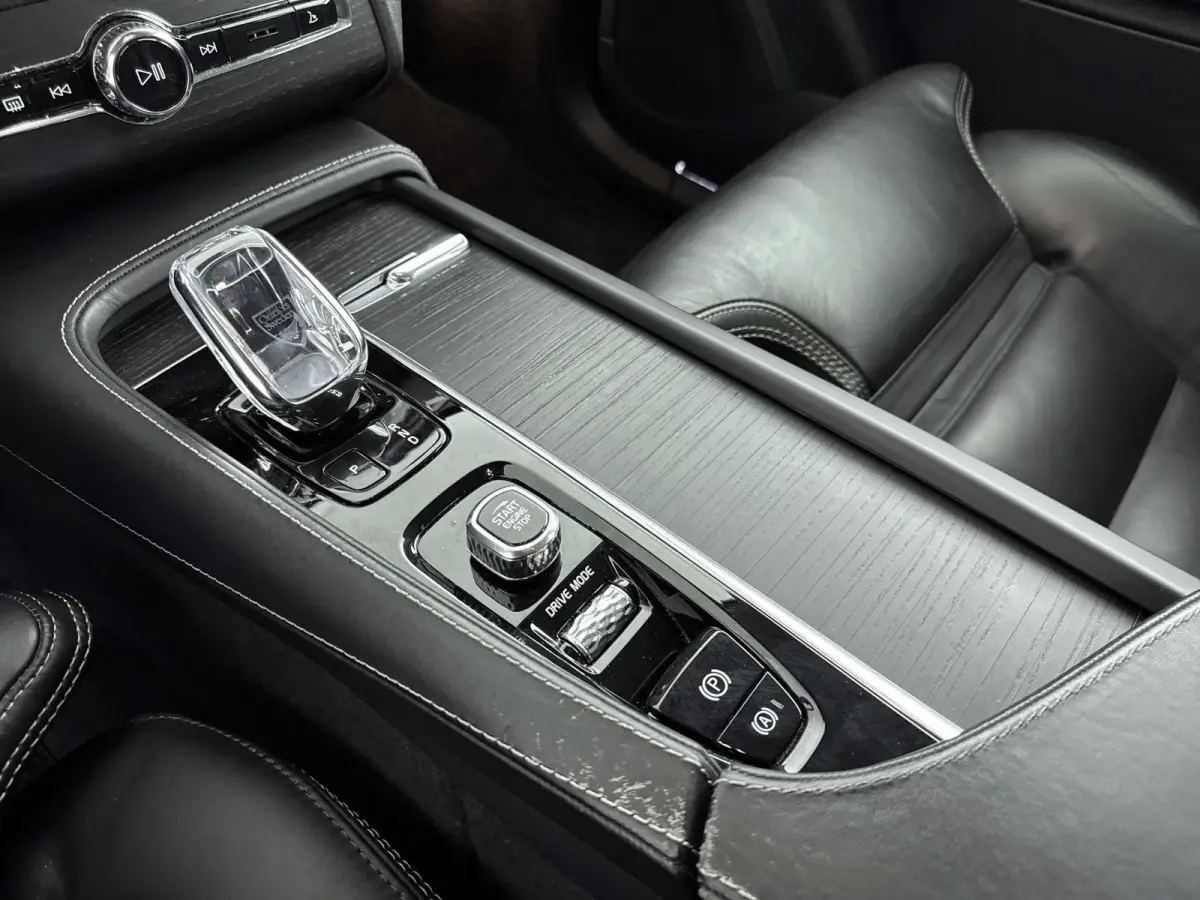 2.0 T8 Twin Engine AWD Inscription Intro Edition | Trekhaak | Keyless | BLIS | PDC V+A en Camera | Stoelgeheugen | Stoel + Stuurverwarming |