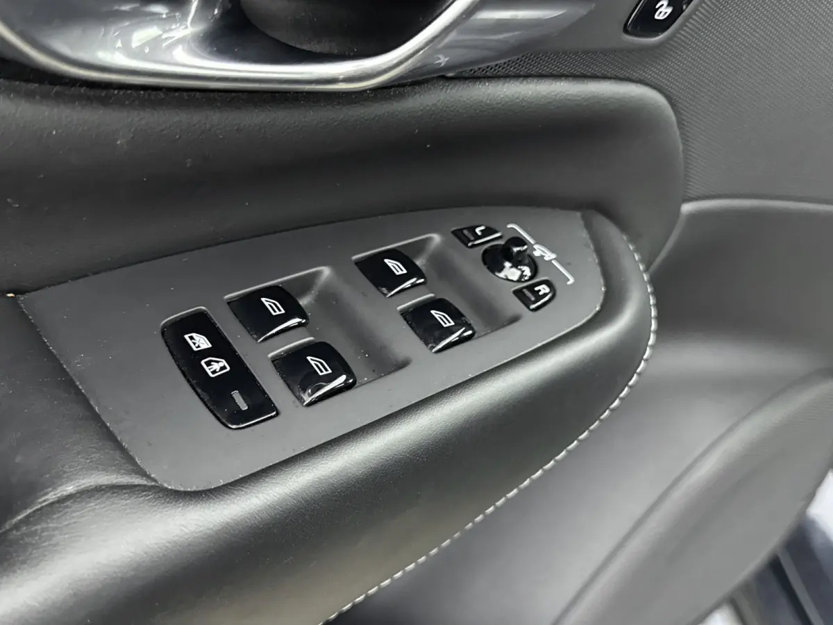 2.0 T8 Twin Engine AWD Inscription Intro Edition | Trekhaak | Keyless | BLIS | PDC V+A en Camera | Stoelgeheugen | Stoel + Stuurverwarming |