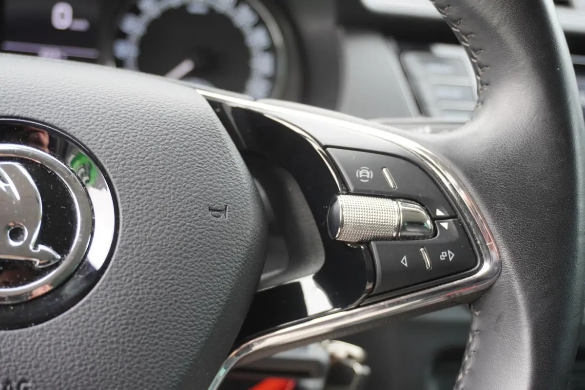 1.0 TSI 95pk Ambition | SmartLink | Airco | Cruise Control